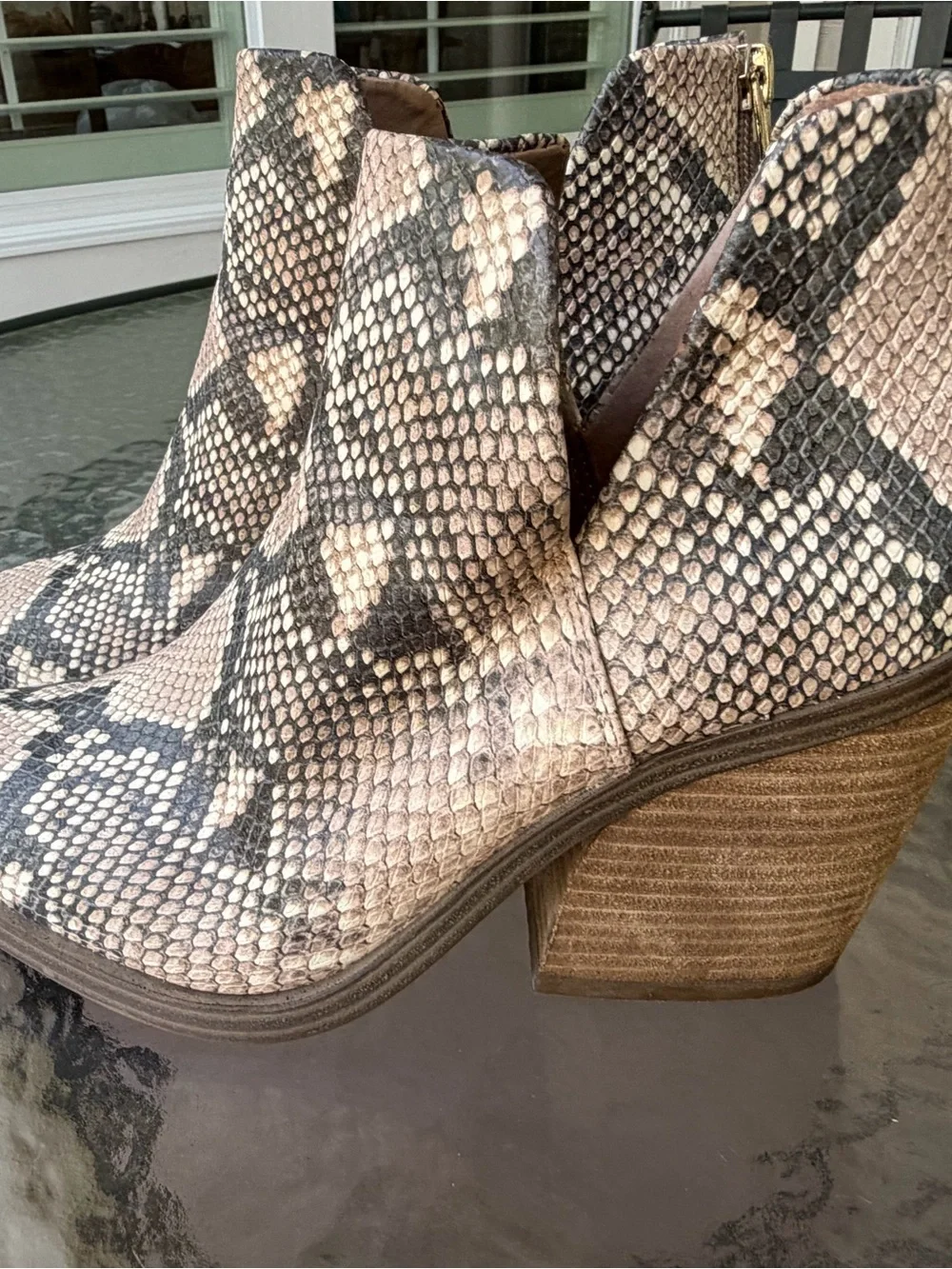 Vince Camuto women’s Gigietta Snakeskin booties, Size 8.5 Preowned